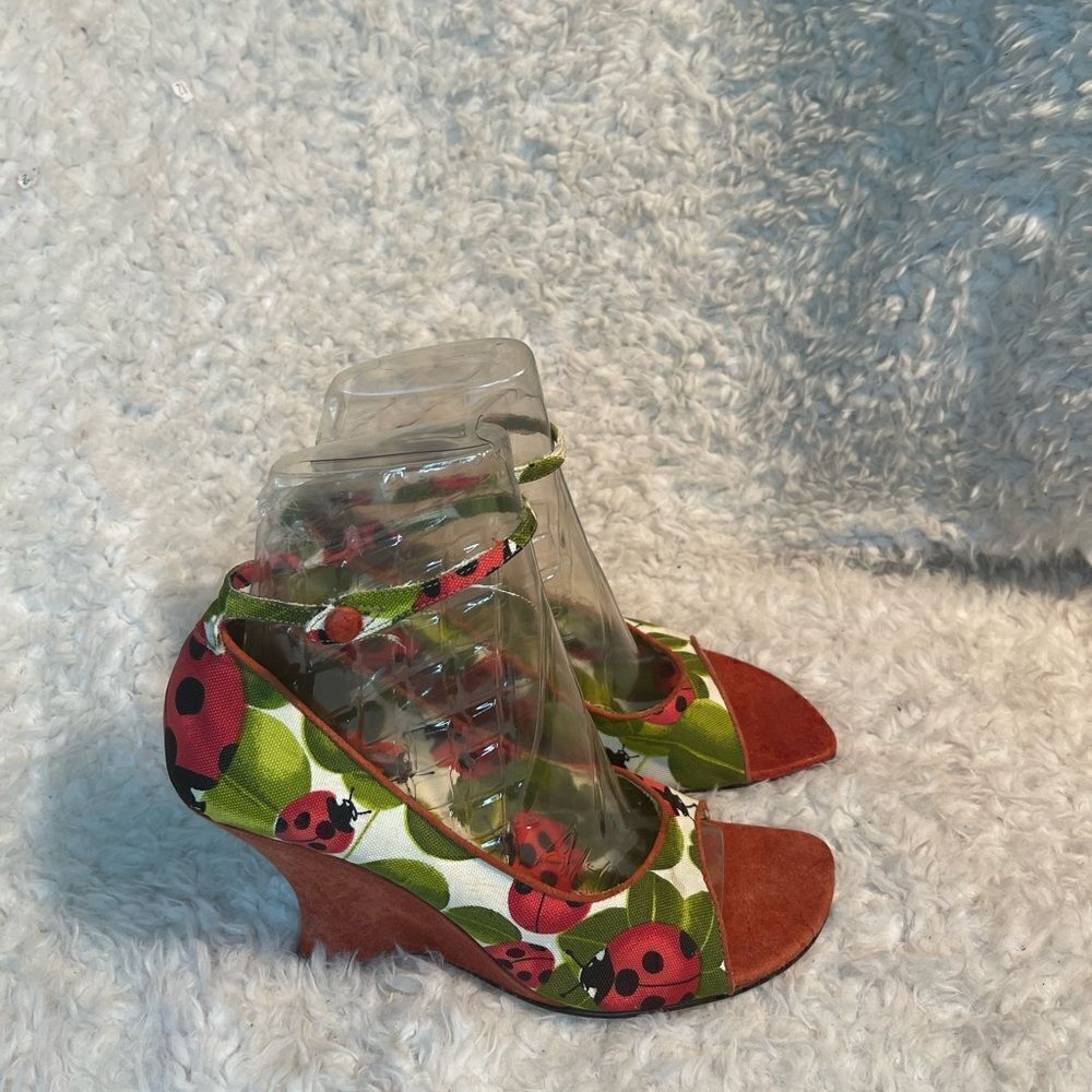 Baci Natalie lady bug fabric& Red leather suede wedge ankle shoes open toe SZ10M